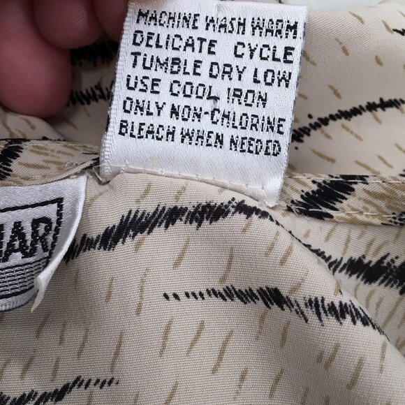 Vintage Le Caviar Ruffled Blouse Women Medium Animal 3/4 Sleeve V-neck Button - Picture 7 of 8